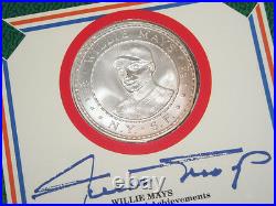 RARE WILLIE MAYS 1992 Showcase Baseball. 999 Silver Medallion COIN in display