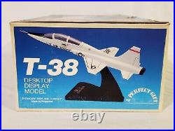 USAF Northrop T-38 Talon Desk Top Display Model 1/48 Showcase Airplane Company