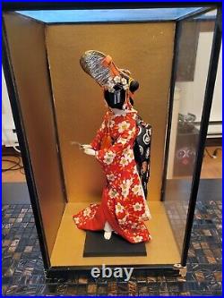 Vintage Japanese Geisha Doll in Glass Display Showcase Case Japan