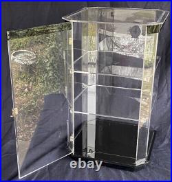 Vintage REED & BARTON Display Showcase. 3 Tier Shelf Clear Lucite w Door Cabinet